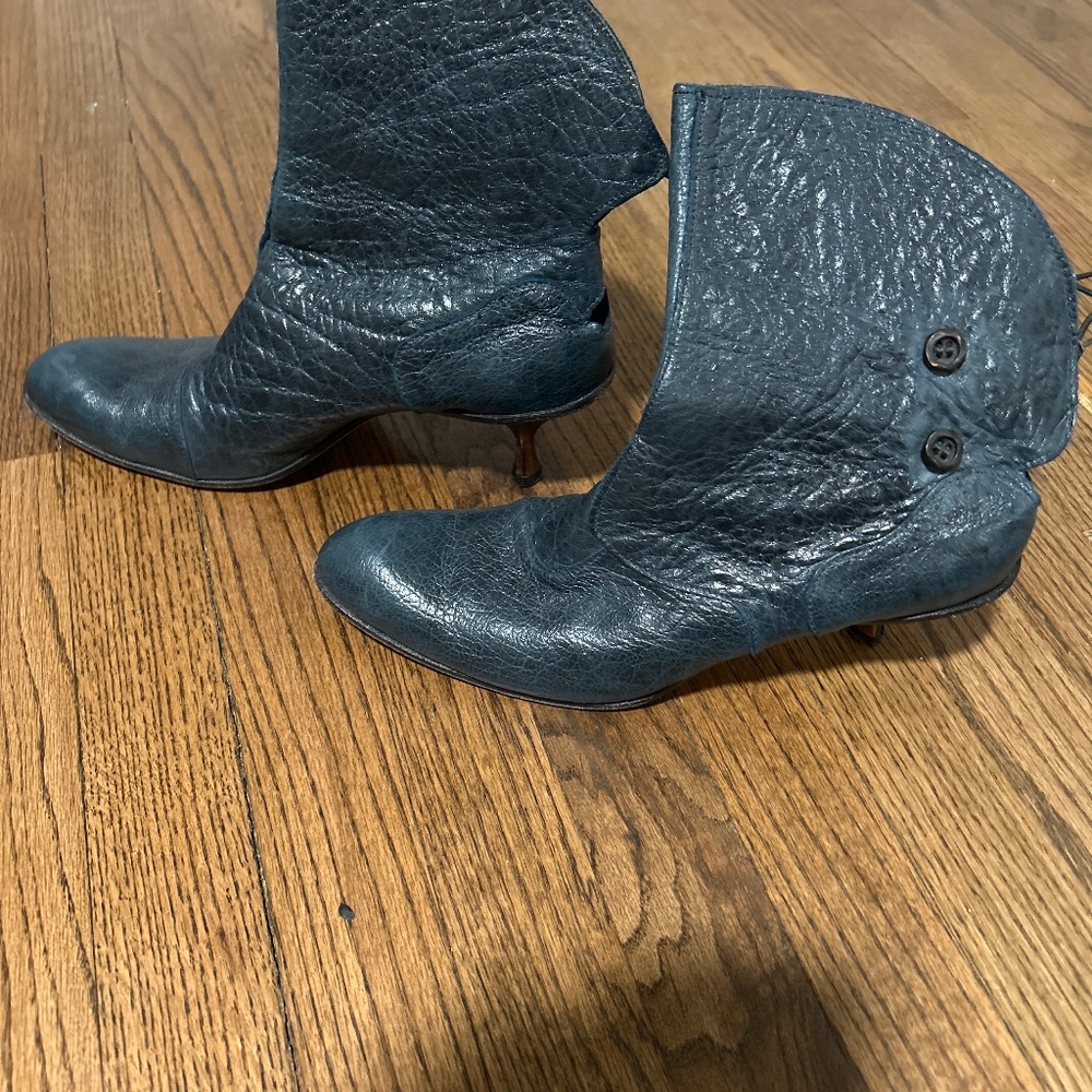 Gorgeous denim color Cydwoq ankle boots